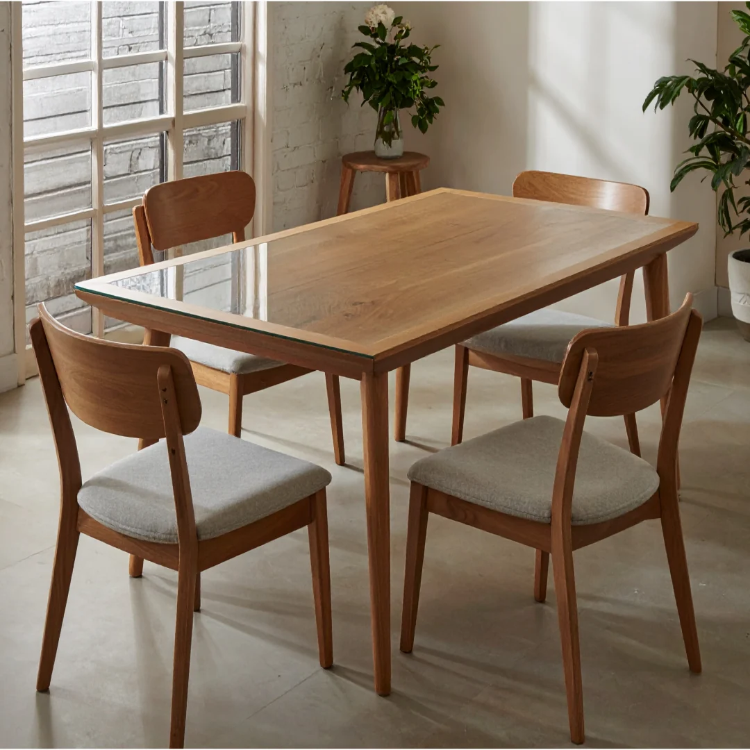 Dining table set – 4-seater solid wood on rent