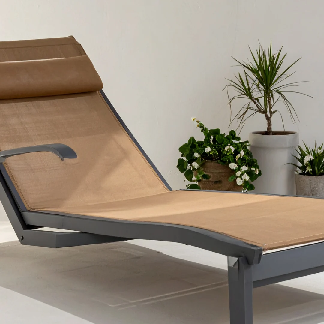 Outdoor lounge chair – single on rent