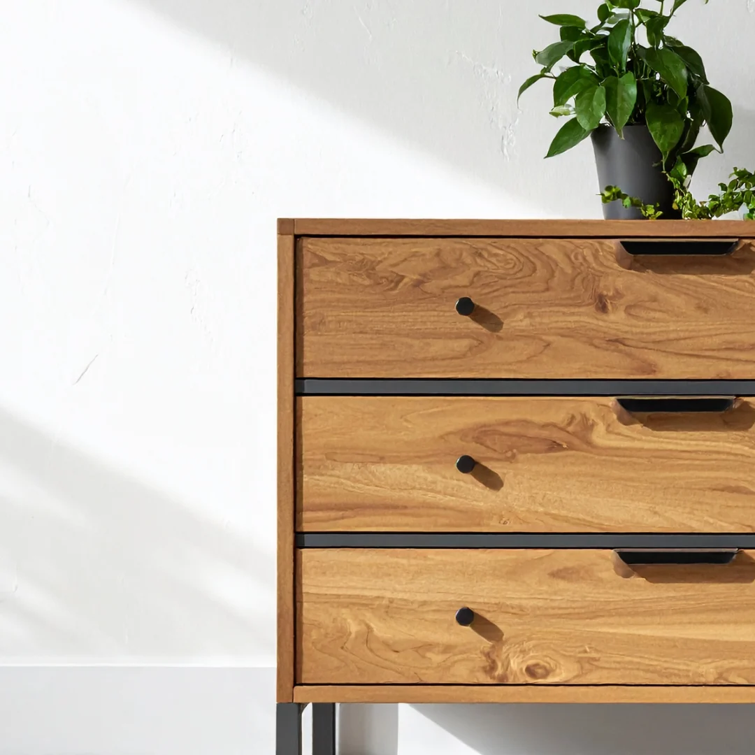 Chest of drawers – 4-drawer on rent