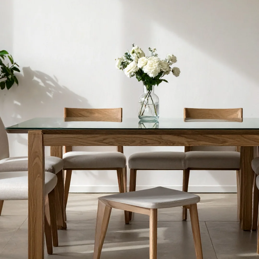 Dining table set – 6-seater solid wood on rent