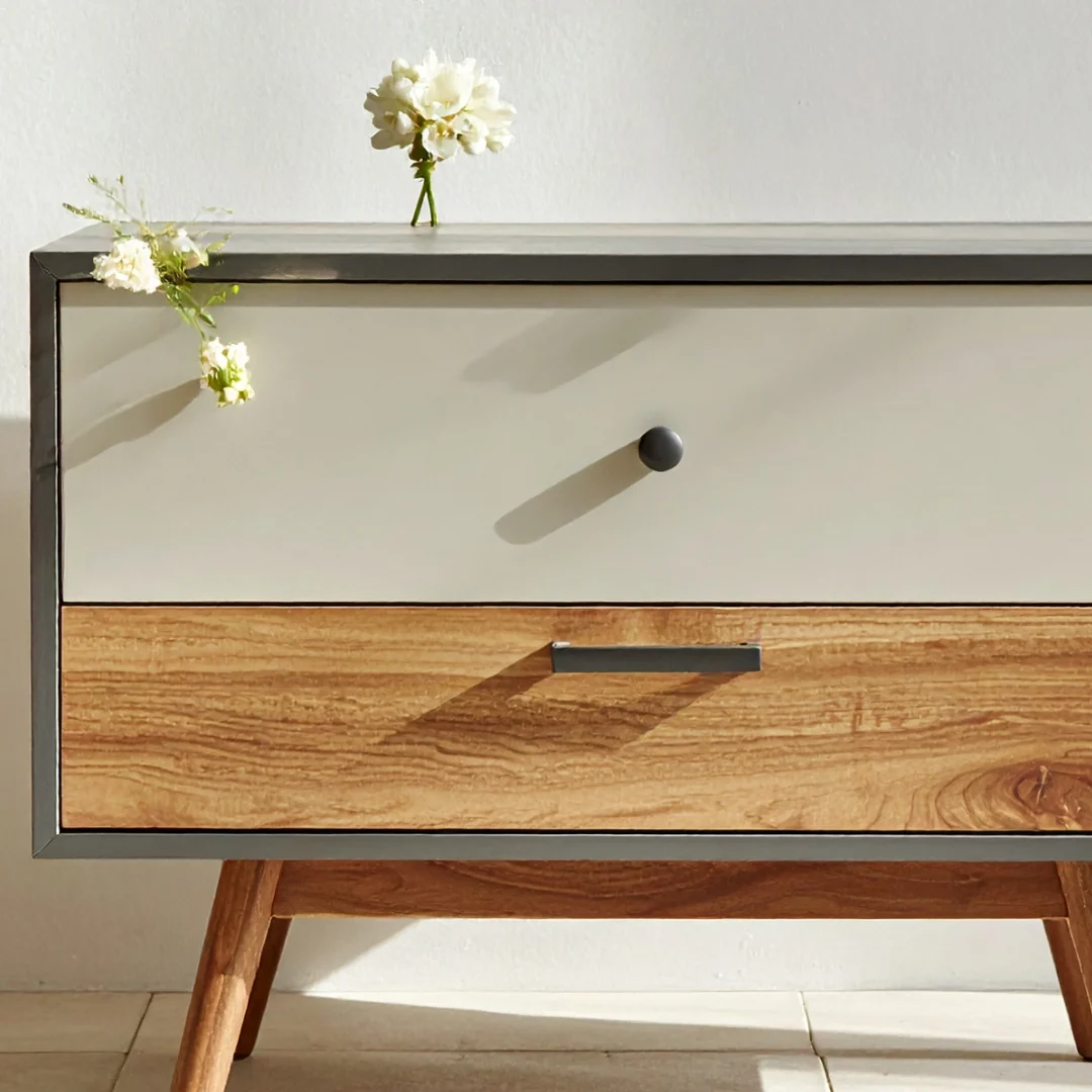 Bedside table – 2 drawers on rent