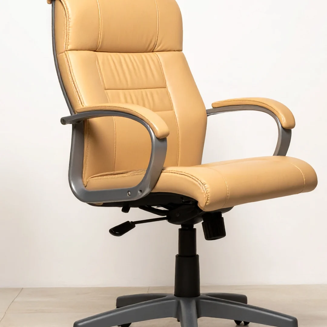 Office chair – executive cushioned on rent